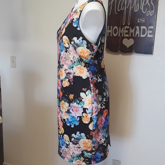 Floral dress - Picture 2 of 5